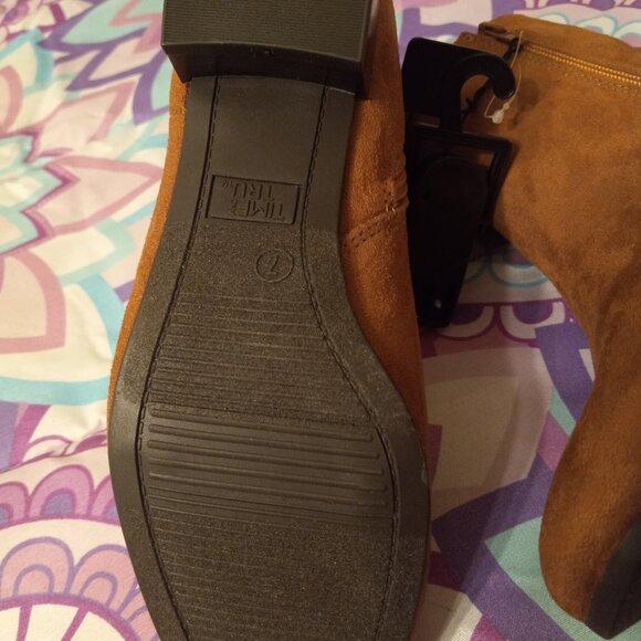 Boots - Picture 5 of 5